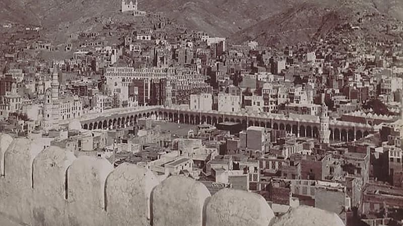 صورة قديمة للحرم المكي ومسجد بلال