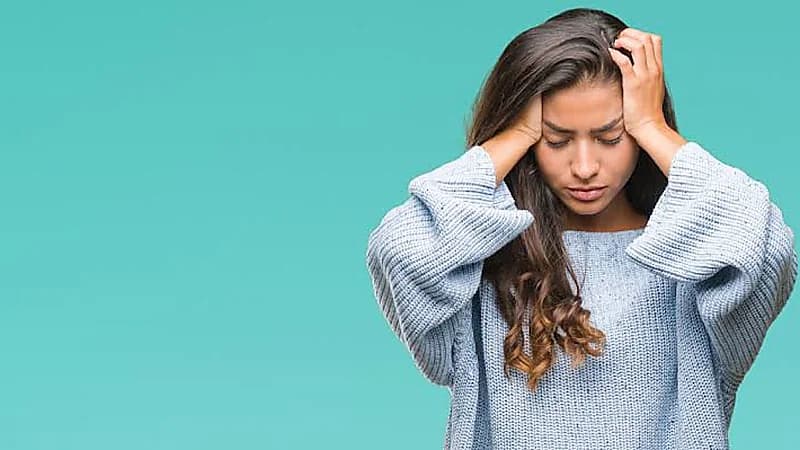 ‎دراسة: ميكروبات الفم السبب وراء الصداع المزمن لدى النساء