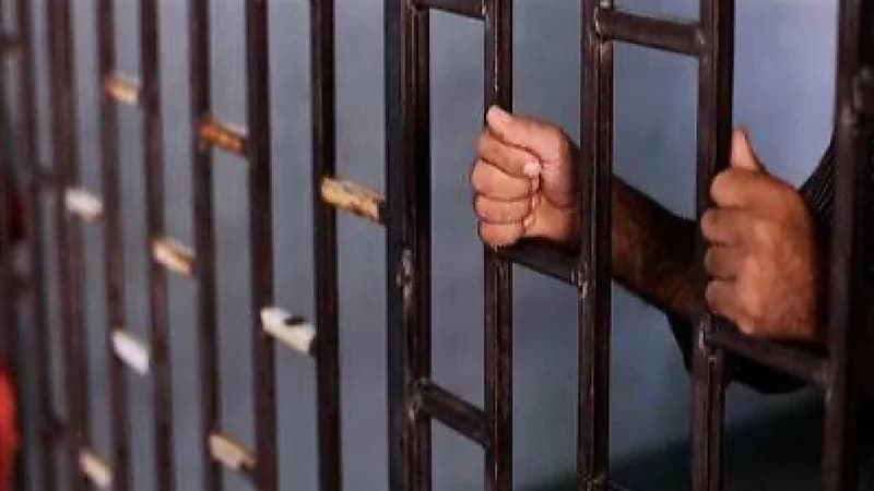 حلاق يقتل طفلة بسبب لعبها أمام المحل.. فيديو