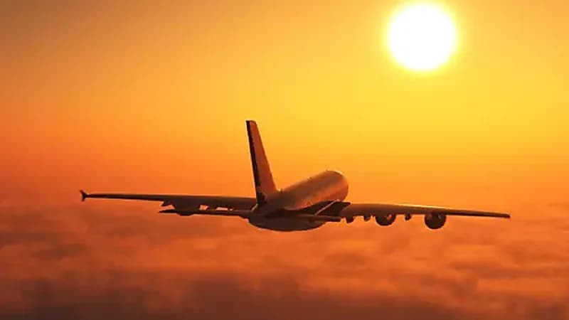 سبب تأجيل شركات الطيران رحلات طائراتها بفترة الظهيرة .. فيديو