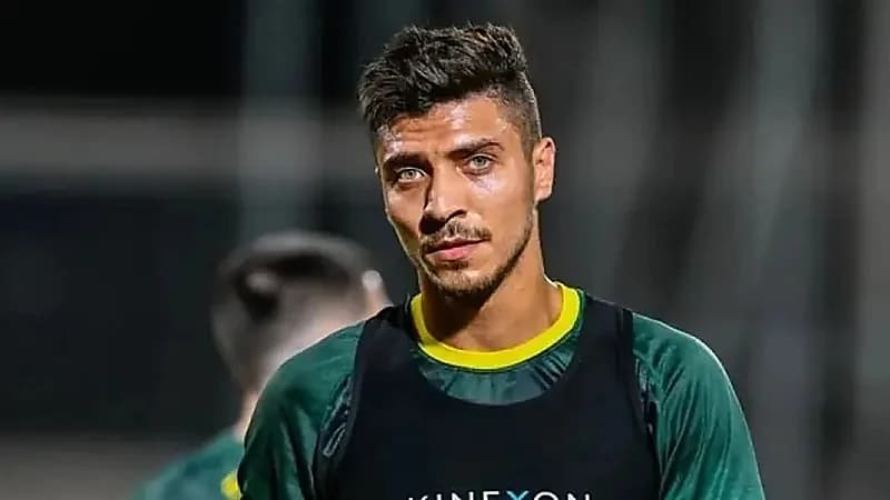 الأهلي المصري يفاوض محترف الخليج