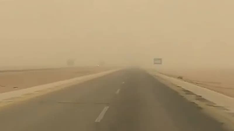 غبار كثيف يغطّي سماء حفر الباطن ..فيديو