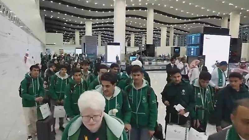 وصول أبناء وبنات المملكة الفائزين بجوائز ⁧‫آيسف ‬⁩ إلى أرض الوطن بفخر   .. فيديو