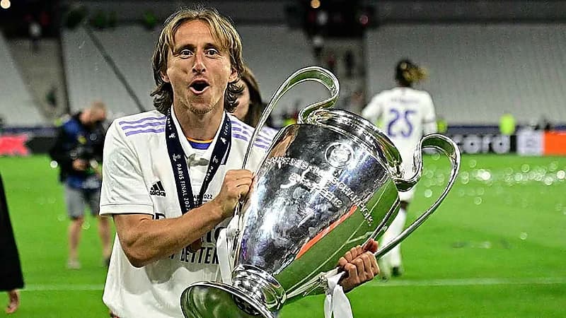 أندية روشن تفاوض مودريتش
