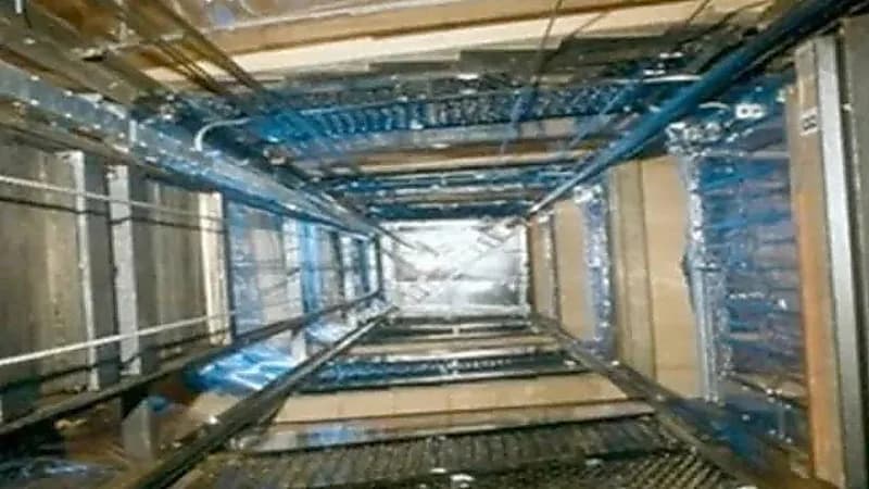 مختص يوضح طريقة تساعد الأفراد على حماية أنفسهم من حيل غش المصاعد.. فيديو