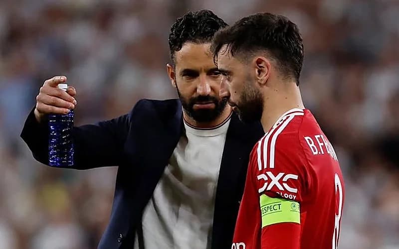 مانشستر يتوقع رحيل فيرنانديز والهلال مستعد لحسم الصفقة سريعًا