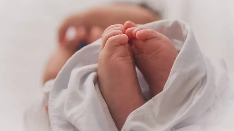 فتاة تترك رضيعتها تموت جوعًا داخل مقبرة
