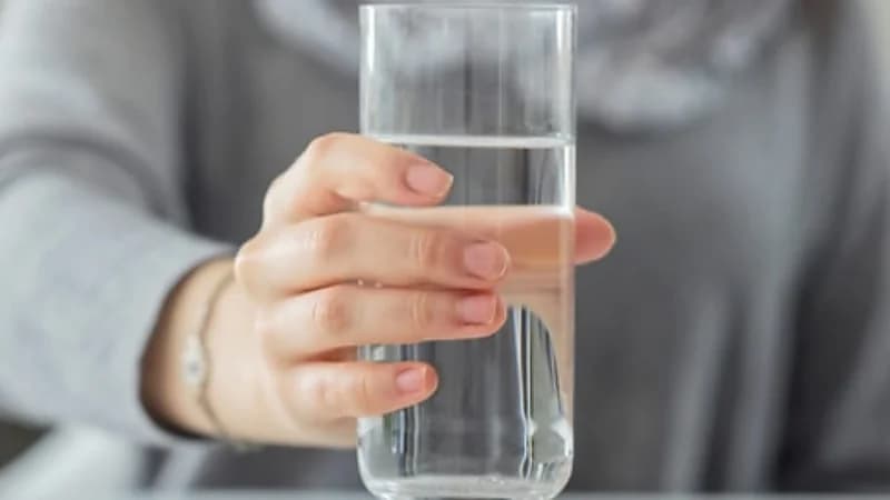 العطش أول علامات الجفاف واستشارية تحذر من مضاعفاته الخطيرة .. فيديو