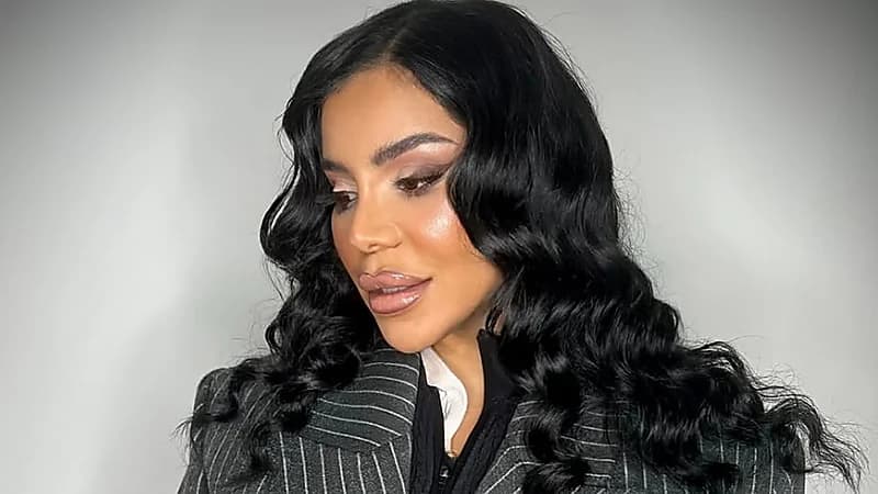 مؤثرة فرنسية تتعرض لاعتداء عنيف وسرقة في منزلها