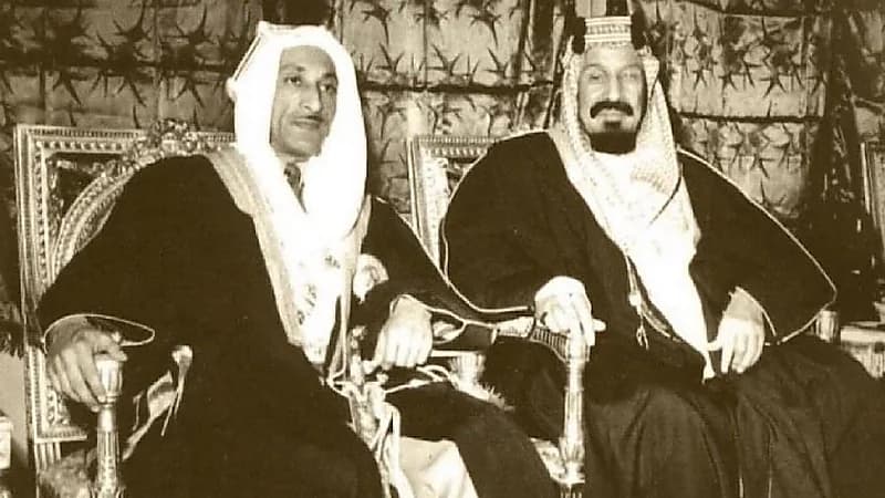 صورة نادرة تجمع ⁧‫الملك عبدالعزيز‬⁩ مع محمد ظاهر شاه ملك أفغانستان