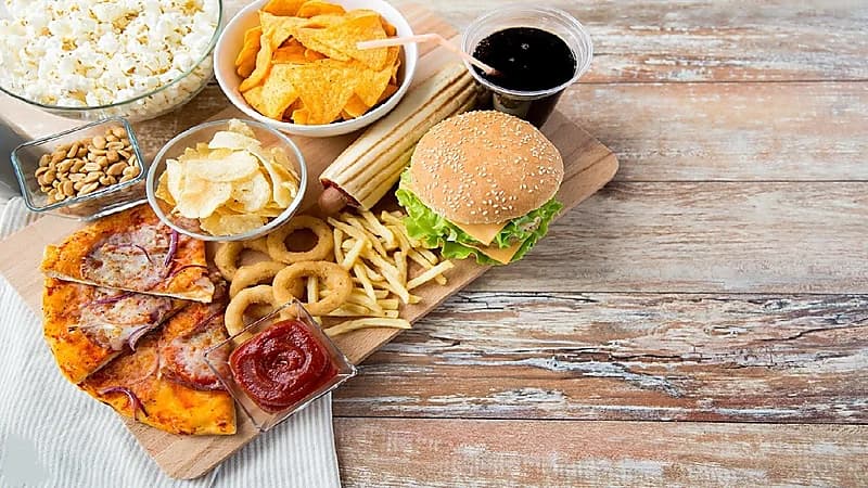 الشهيب: الوجبات السريعة والأغذية المصنعة تهدد الكلى