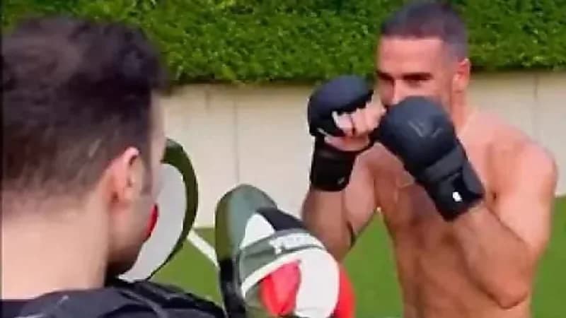 كارفخال يتحدى أرنولد بالملاكمة: صراع مبكر على الجبهة اليمنى في ريال مدريد  ..  فيديو