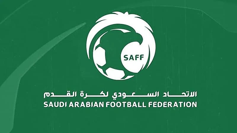 اتحاد القدم يرفض طلب الهلال باستقدام حكام أجانب أمام الرياض