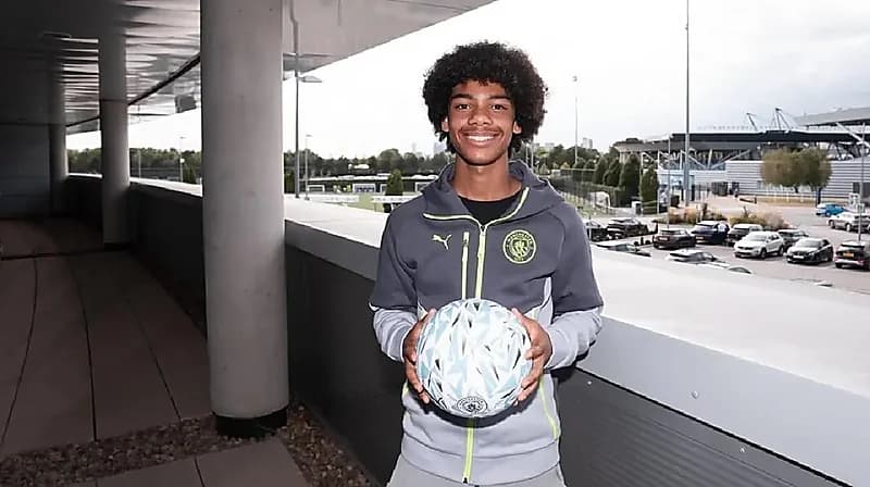 مانشستر سيتي ينفق أكثر من نصف مليون دولار لضم لاعب يبلغ 14 عاماً