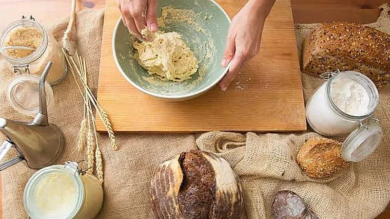 الخضيري : المحسنات والمثبتات أفسدت الخبز