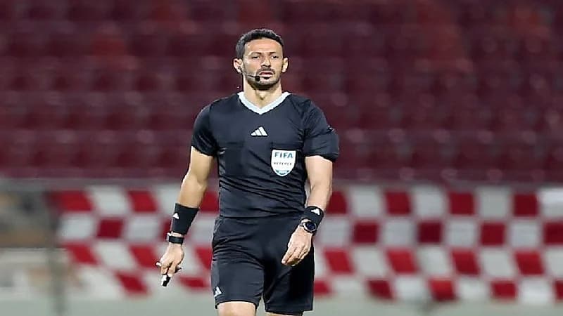 صافرة ماجد الشمراني تدير مباراة الشارقة والغرافة غدًا