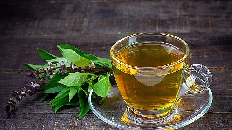 علي الحداد يكشف عن 8 فوائد صحية فعالة لشرب شاي الحبق  .. فيديو