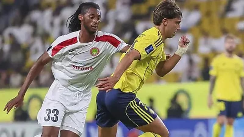 جواو فيليكس يشجع العمري على الانضمام للاحتفال بهدف النصر  ..  فيديو