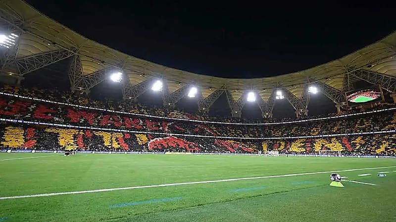 جمهور الاتحاد يشعل الكلاسيكو برفع تيفو سابق للنصر .. فيديو