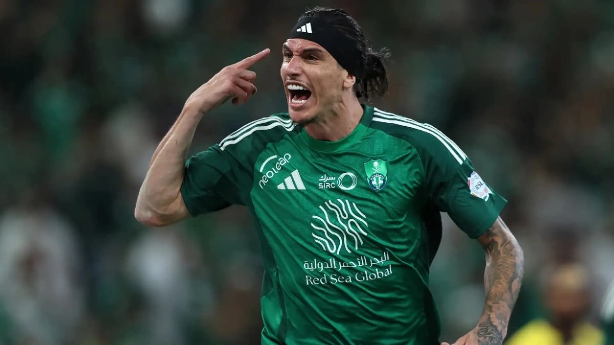 فالنسيا يسعى لضم إيبانيز من الأهلي