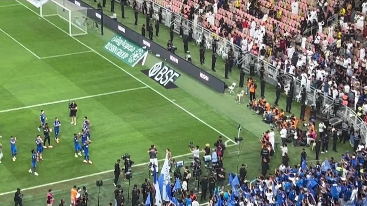 لاعبوا الهلال يحتفلون بالفوز وإنزاغي يُحيي ريو فيرديناند بعد المباراة  .. فيديو