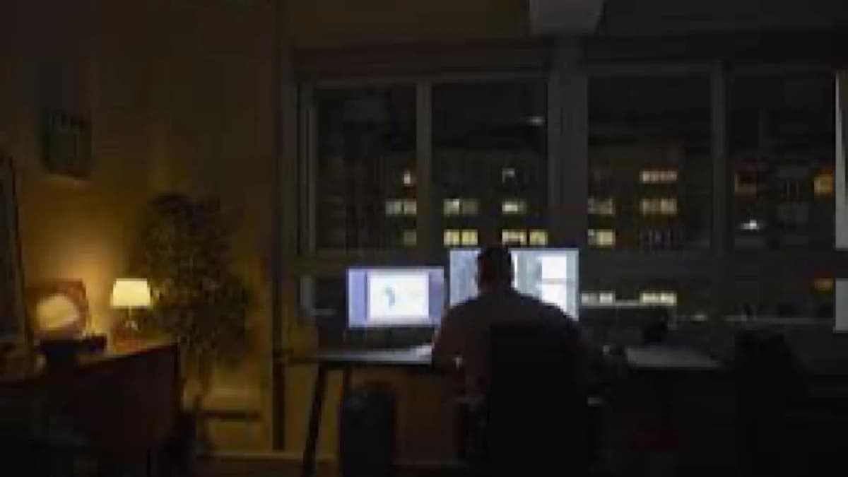 العمل ليلاً يزيد من خطر الإصابة بالقولون العصبي