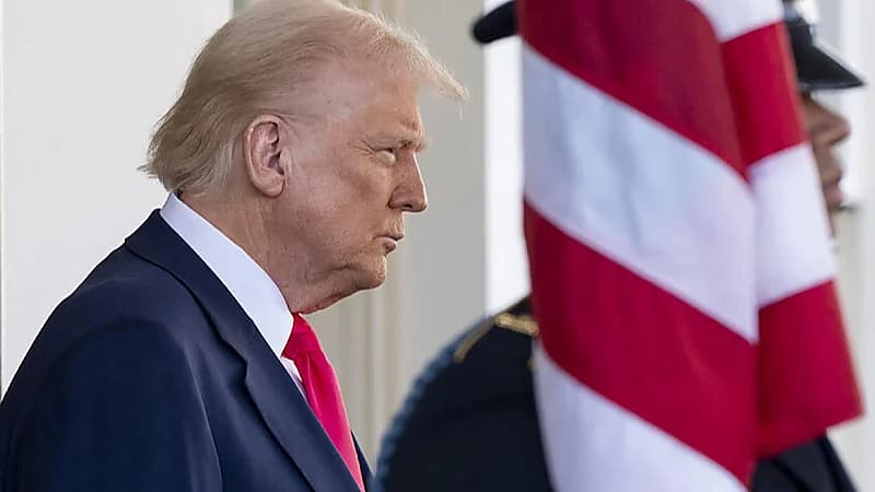 منشور ساخر لترامب يلمح فيه لترؤسه أمريكا للأبد.. فيديو