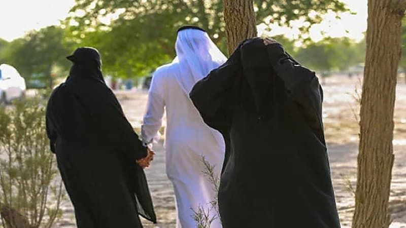 وسيط زواج: لو التعدد متاحًا للمرأة لعددت على الرجل 10 مو 4 فقط!