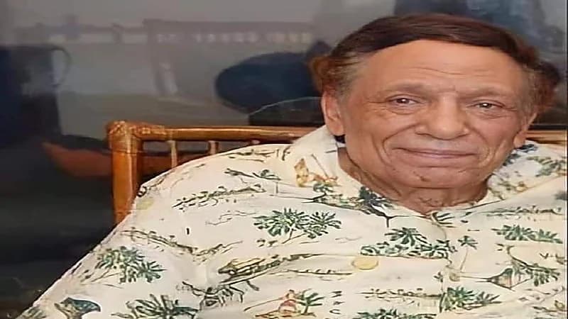 أول ظهور لعادل إمام بعد مزاعم إصابته بكورونا (صورة)