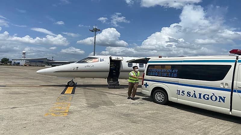 طائرة الإخلاء الطبي تنقل مواطن من فيتنام إلى المملكة.. صور