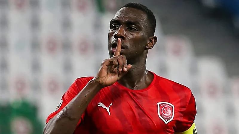 الأخدود يرغب في شراء خدمات المهاجم القطري المعز علي