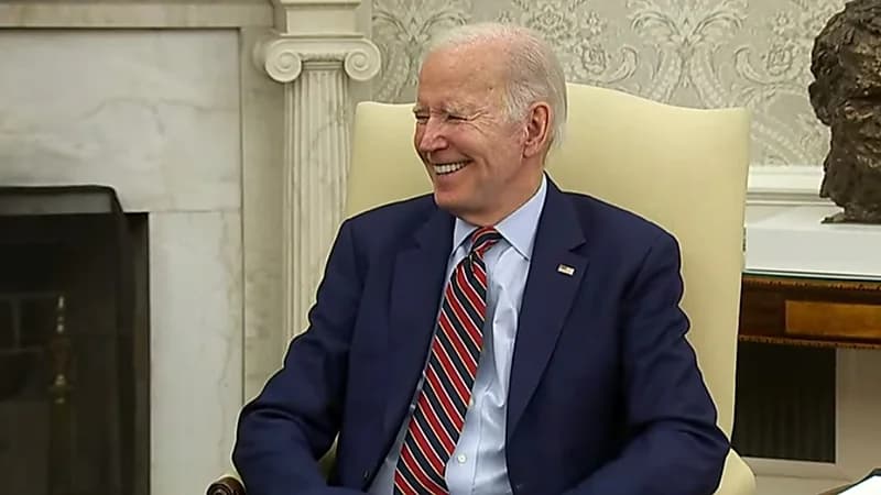 سقطة جديدة.. بايدن يطرد الصحفيين من البيت الأبيض ويضحك بتكلف