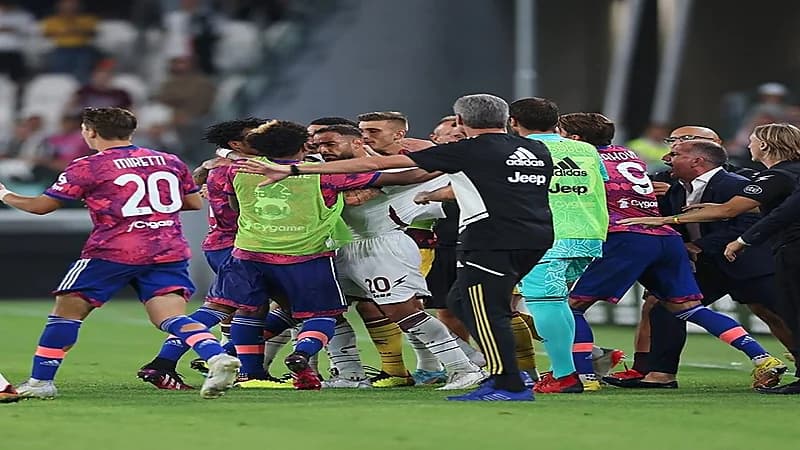 جماهير يوفنتوس تهاجم حكم مباراة ساليرينتانا