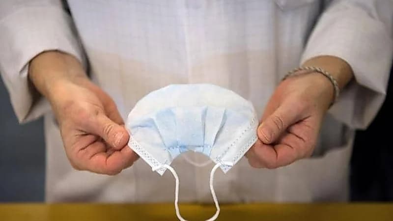 «الخضيري» يكشف حقيقة وجود ديدان وجراثيم في الكمامات