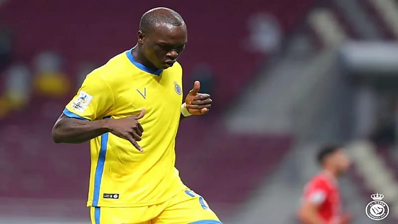 ڤينسنت أبو بكر يغادر المملكة