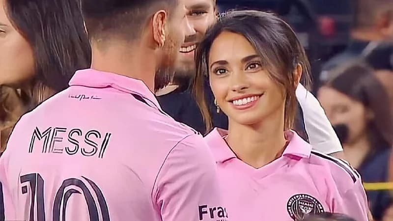 زوجة فابريغاس توضح حقيقة خيانة ميسي لزوجته