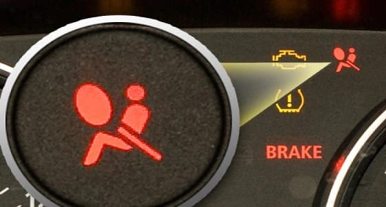 4 أسباب لإضاءة لمبة الوسادة الهوائية وكيفية إطفائها