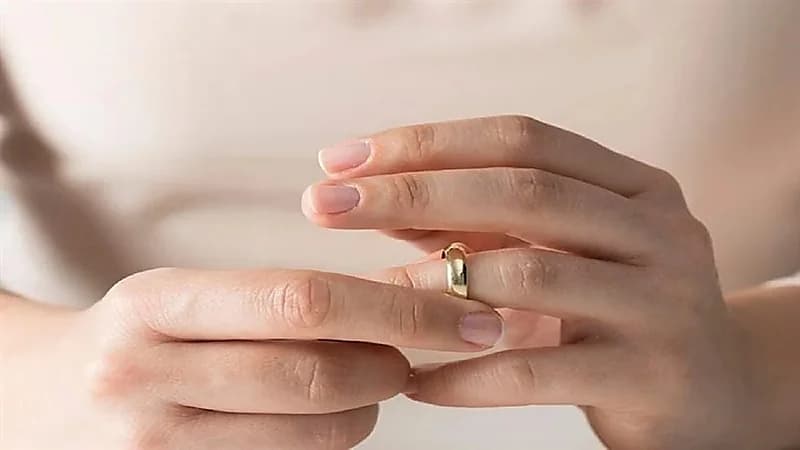 امرأة تطلب الطلاق بسبب "مستحضر تجميل"