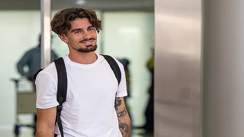 استقبال الأخدود لـ أليكس كولادو حديث الصحف الإسبانية