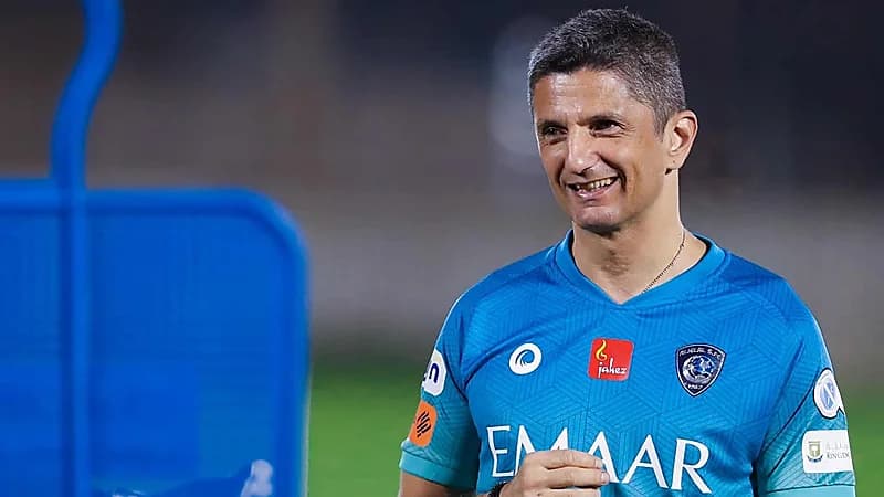 مدرب الهلال السابق يرفض عروض من أندية روشن