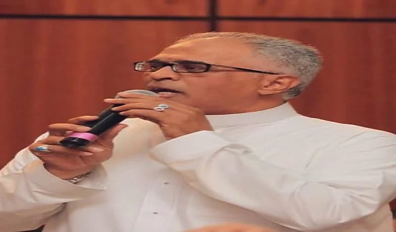 القرني:طالبوني بالاعتزال كثيراً