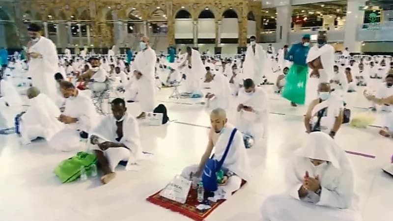 شاهد.. لحظة إفطار الصائمين بالحرمين الشريفين وسط روحانية وطمأنينة