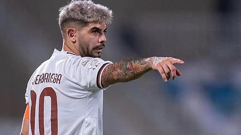 بانيجا يطلب الرحيل عن الشباب