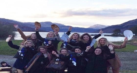 بالصور.. فتيات يرصدن وجود شبح بصورهن