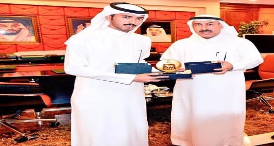 أمين نجران يكرم الفنان التشكيلي إبراهيم زمانان