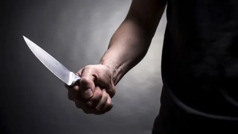 رجل يطعن زوجته بسكين لعدم إعدادها الإفطار