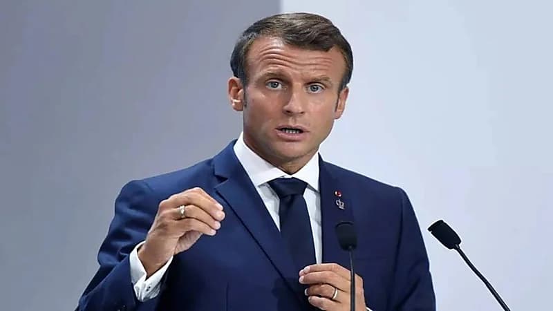 ماكرون يفاجئ الجميع ويودع مصر برسالة باللغة العربية.. فيديو