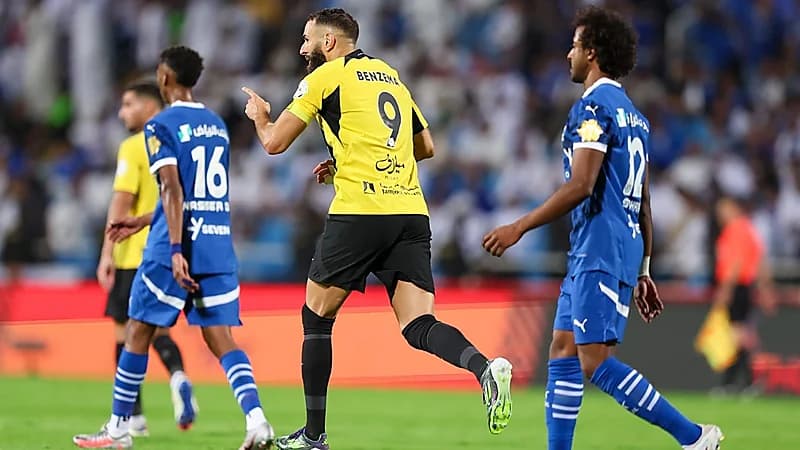 الاتحاد يطالب بطاقم تحكيم أجنبي بالكامل في كلاسيكو الهلال