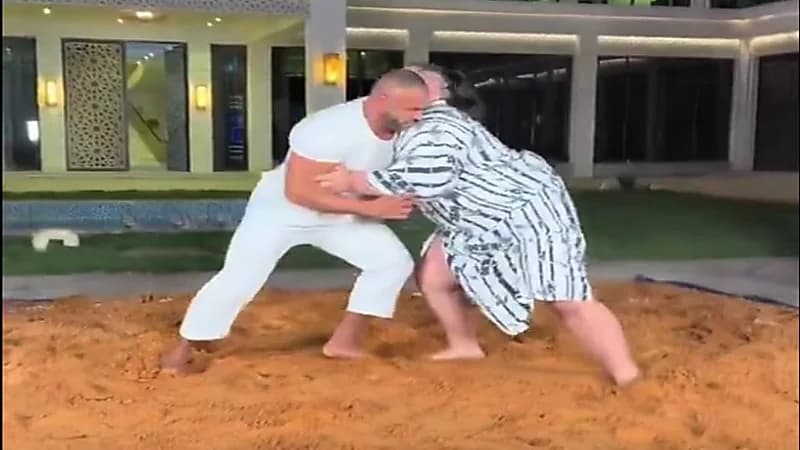 أبو ربيعة يهزم مصارع ياباني في تحدي السومو.. فيديو