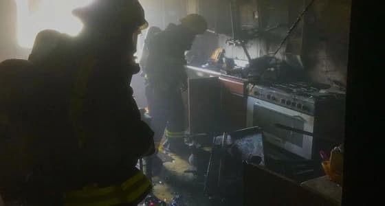 إخماد حريق بشقة في حي القمرية